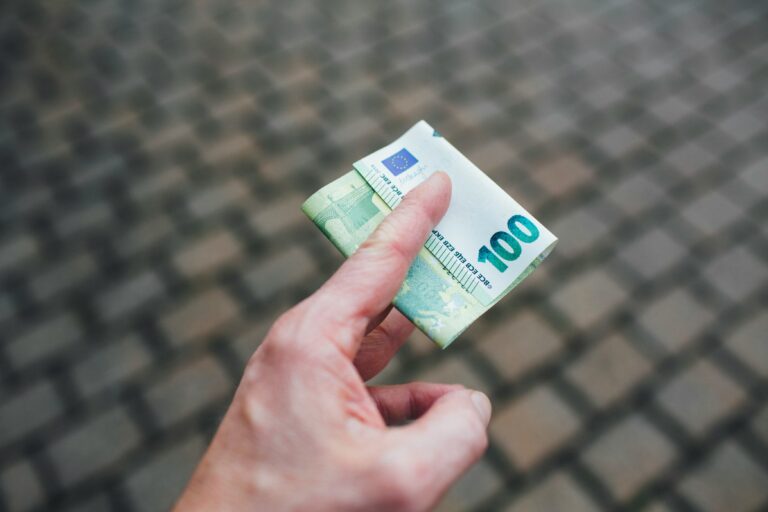 ¿Cuánto dinero tendrías invirtiendo 100€ al mes durante 30 años? (Cifras Reales)