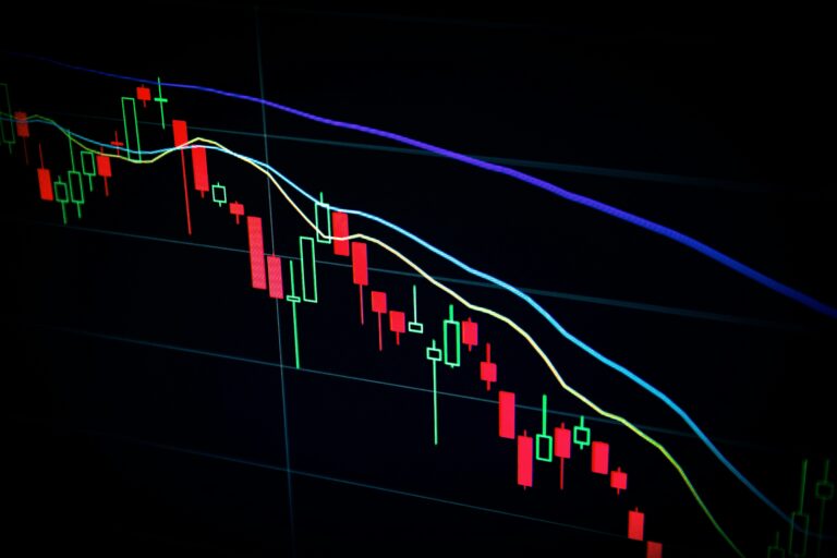 Qué hacer cuando la bolsa cae: guía para no vender por pánico